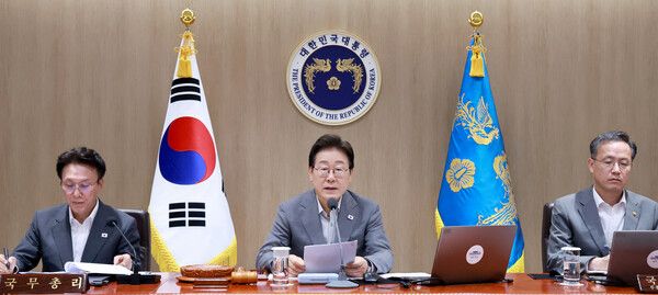 이재명 대통령이 15일 서울 용산 대통령실 청사에서 열린 국무회의에서 발언하고 있다.[연합뉴스]