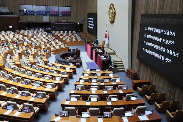 국회는 3일 이사 충실 대상 의무 확대를 골자로 하는 상법 개정안 처리 여부 표결을 진행한다. [연합뉴스]