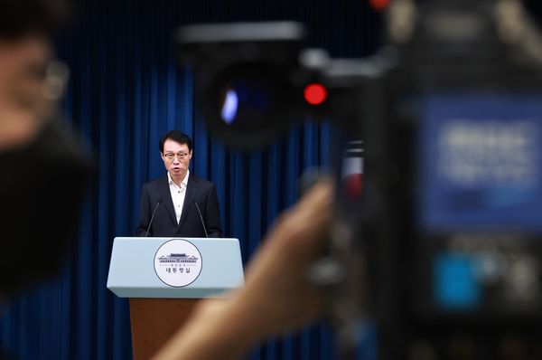 이규연 대통령실 홍보소통수석이 17일 서울 용산 대통령실 청사에서 이날 이재명 대통령 주재로 열린 수석·보좌관 회의 등 현안 브리핑을 하고 있다. [연합뉴스]