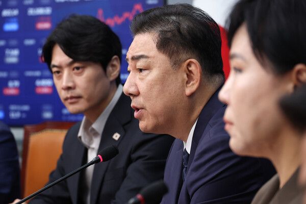 더불어민주당 김병기 당 대표 직무대행 겸 원내대표가 28일 서울 여의도 국회에서 열린 최고위원회의에서 발언하고 있다. [연합뉴스]
