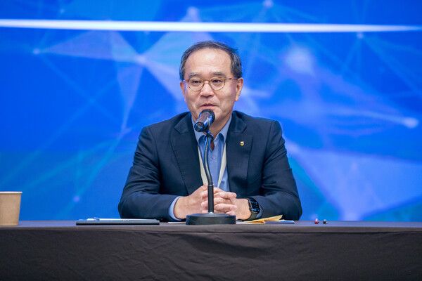 28일 개최된 경영전략회의에서 이찬우 NH농협금융지주 회장이 회의를 주재하고 있다. [NH농협금융지주]