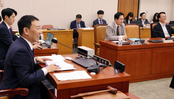 3일 서울 여의도 국회에서 열린 법제사법위원회 전체회의에서&nbsp;상법&nbsp;일부개정법률안이 통과되고 있다. [연합뉴스]