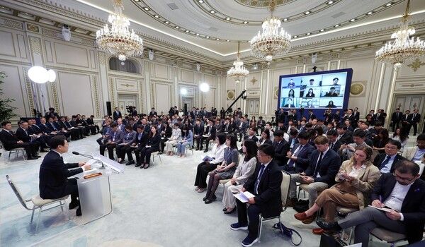 이재명 대통령이 3일 청와대 영빈관에서 '대통령의 30일, 언론이 묻고 국민에게 답하다' 기자회견을 하고 있다.