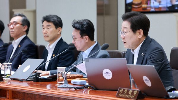 이재명 대통령이 8일 용산 대통령실에서 국무회의를 주재하고 있다.[연합뉴스]