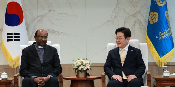 이재명 대통령이 11일 용산 대통령실에서 세계교회협의회(WCC) 제리 필레이 총무를 만나고 있다. [연합뉴스]