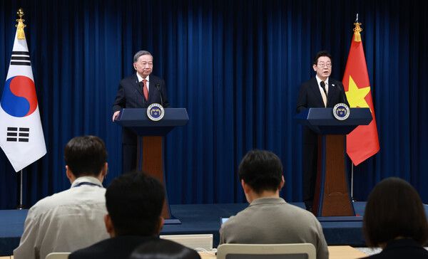 이재명 대통령이 11일 서울 용산 대통령실 청사에서 열린 한·베트남 공동언론발표에서 발언하고 있다. [연합뉴스]