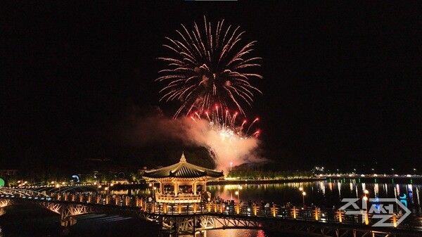 지난 1일부터 10일까지 월영교 일대에서 열린 ‘전통과 현대의 공존’을 주제로 한‘월영야행’행사가 성황리에 마무리됐다 [안동시청]