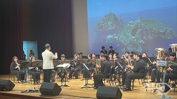 경북교육청, 광복80주년 울릉도초청 음악회를 개최하고 있다 [경북교육청]