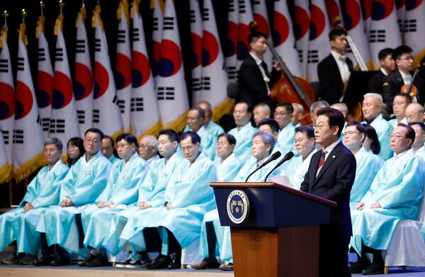 이재명 대통령이 15일 서울 세종문화회관에서 열린 80주년 광복절 경축식에서 경축사를 하고 있다.