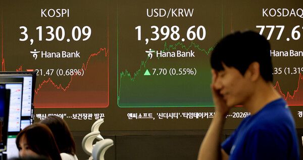 20일 서울 중구 하나은행 딜링룸 모습. [연합뉴스]