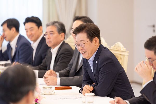 이재명 대통령이 19일 서울 용산 대통령실 청사에서 미일 순방 경제인 간담회를 하고 있다. [대통령실]