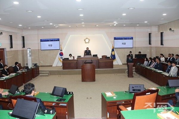 제283회 임시회 진행 모습. [의성군의회]