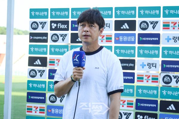 이관우 안산FC 감독이 지난 30일 화성FC와의 경기를 앞두고 각오를 밝히고 있다. [안산그리너스]