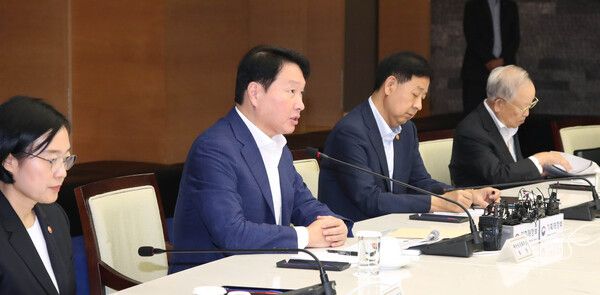 최태원 대한상의 회장 5일 성장전략TF 1차회의에서 발언하고 있다. [대한상공회의소]