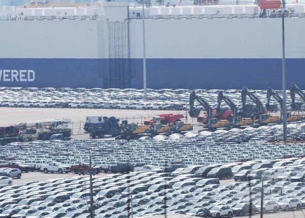 경기도 평택항에&nbsp;수출용 차량이 세워져 있다. [연합뉴스]