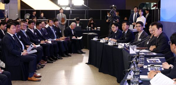 이재명 대통령이 10일 서울 마포구 프론트원에서 열린 국민성장펀드 보고대회에서 발언하고 있다.