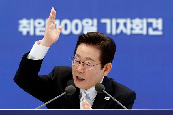 이재명 대통령이 11일 청와대 영빈관에서 열린 취임 100일 기자회견 ‘회복을 위한 100일, 미래를 위한 성장’에서 발언하고 있다.[연합뉴스]