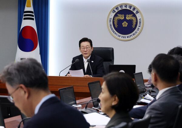 이재명 대통령이 11일 용산 대통령실에서 열린 수석보좌관회의에서 발언하고 있다. [연합뉴스]