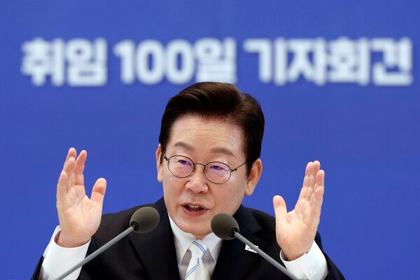 이재명 대통령이 11일 청와대 영빈관에서 열린 취임 100일 기자회견 '회복을 위한 100일, 미래를 위한 성장'에서 발언하고 있다. [연합뉴스]