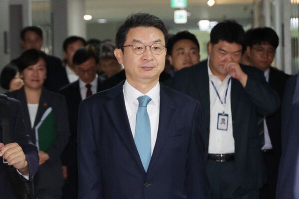 이억원 금융위원장이 15일 서울 여의도 국회에서 열린 '추석 민생안정대책 당정협의'에 참석하고 있다. [연합뉴스]