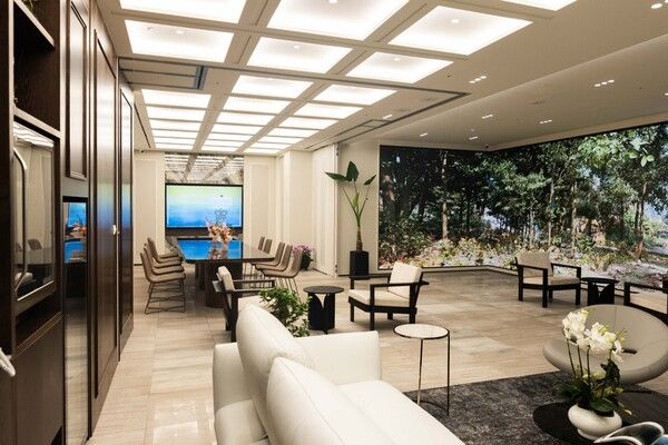 16일 농협은행 본점에서 열린 'NH로얄챔버' 오픈식에서 주요 내빈들이 케이크 커팅식을 하고 있다. (왼쪽 세 번째부터 임정묵 서울대 교수회장, 김상욱 국회의원, 강태영 농협은행장, 이찬우 농협금융지주회장). [NH농협은행]