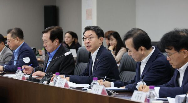 이억원 금융위원장이 지난 19일 서울 여의도 중소기업중앙회에서 열린 '생산적 금융 대전환 회의'에서 발언하고 있다. [연합뉴스]