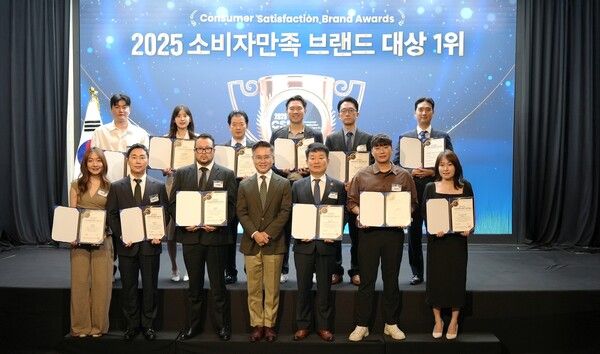 웅진프리드라이프가 ‘2025 소비자만족 브랜드 대상’ 웨딩 서비스 부문 2년 연속 1위를 수상했다.[웅진프리드라이프]