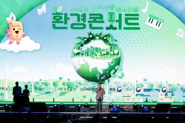 지난 27일 서울시 잠실학생체육관에서 환경콘서트 '2025 함께 약속 페스티벌'에서 DB손해보험 정종표 사장이 인사말을 하고 있다. [DB손해보험]