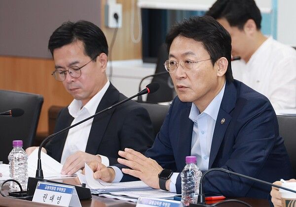 권대영 금융위원회 부위원장이 3일 서울 종로구 정부서울청사에서 열린 미국 관세대응 정책금융-금융지주 간담회에서 발언하고 있다. [연합뉴스]