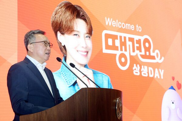 지난 5일 서울시 중구 소재 신한은행 본점에서 진행된 ‘땡겨요 상생 DAY’ 행사에서 정상혁 신한은행장이 행사 참석자들에게 인사말을 하고 있다. [신한은행]