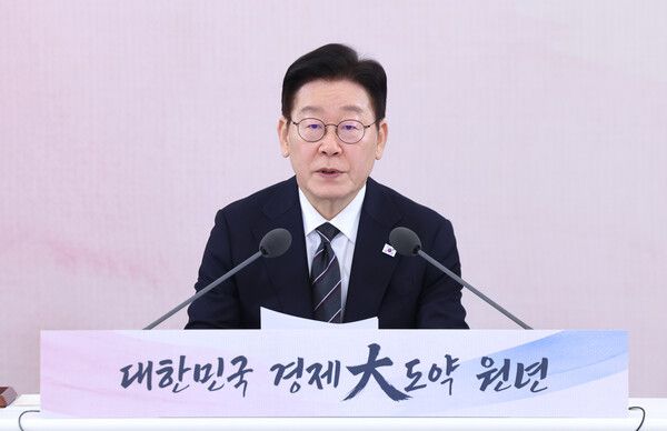 이재명 대통령이 9일 청와대에서 열린 경제성장전략 국민보고회에서 발언하고 있다. [연합뉴스]
