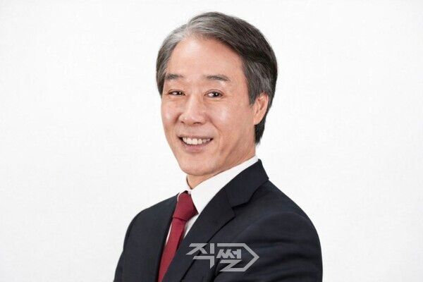 최윤홍 전 부산시부교육감. [박정우 기자]