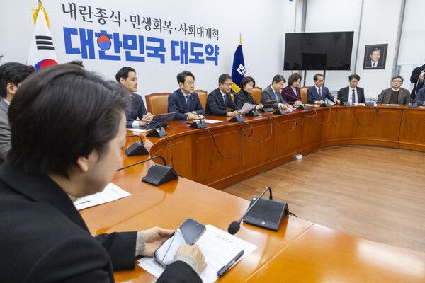 한병도 더불어민주당 한병도 원내대표가 15일 국회에서 열린 정책조정회의에서 현안 관련 발언하고 있다. [연합뉴스]