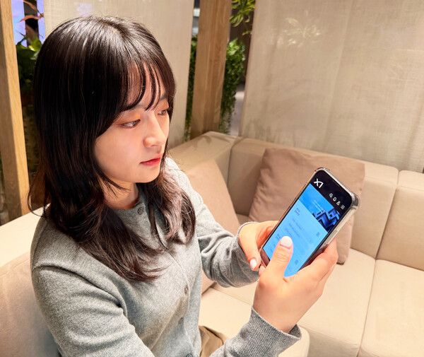 계약고객 통합서비스 ‘My 자이’를 시연하고 있다. [GS건설]