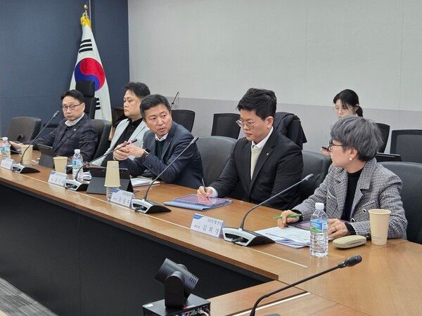 윤기태 NH농협금융 금융소비자보호총괄책임자가 지난 19일, 서울 중구 소재 농협중앙회 본관에서 '2026년 제1차 농협금융 금융소비자보호협의회'를 주재하고 있다. [농협]