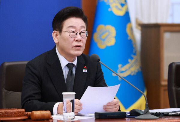 이재명 대통령이 27일 청와대에서 열린 국무회의에서 발언하고 있다. [연합뉴스]