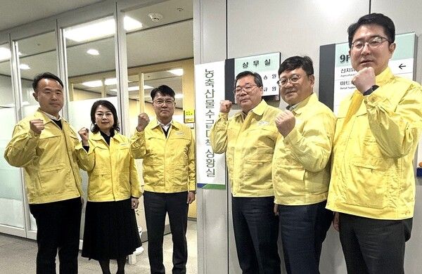 농협경제지주는 1월 26일부터 2월 13일까지 설 명절 주요 성수품 공급확대 및 가격안정을 위한 ‘농․축산물 수급대책 상황실’을 운영한다. [농협]