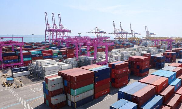 인천항 컨테이너터미널. [연합뉴스]