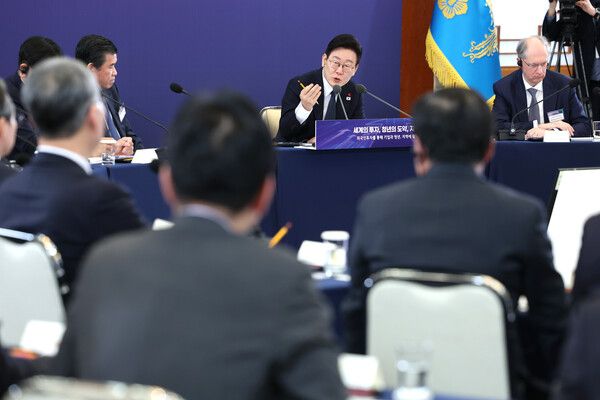 이재명 대통령이 지난 28일 청와대에서 열린 외국인투자기업 간담회에서 발언하고 있다. [연합뉴스]