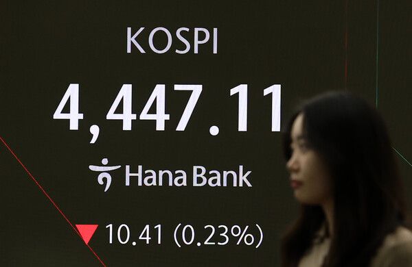 6일 서울 중구 하나은행 딜링룸 모습. [연합뉴스]