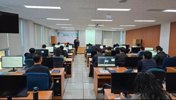 시설직 공무원 대상 합동설계단 역량강화·청렴교육 진행 모습. [거제시]