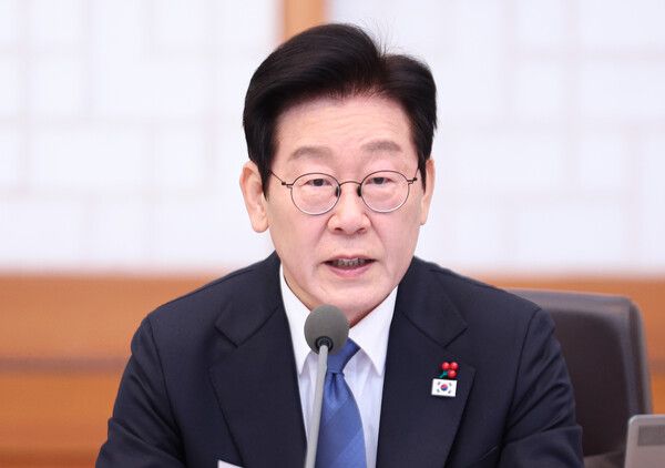 이재명 대통령은 지난달 19일 금융위원회 업무보고에서 ‘부패한 이너서클’이라는 표현을 쓰며 금융지주 최고경영자 연임 관행을 비판했다. [연합뉴스]