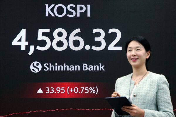 9일 신한은행 딜링룸 모습. [연합뉴스]