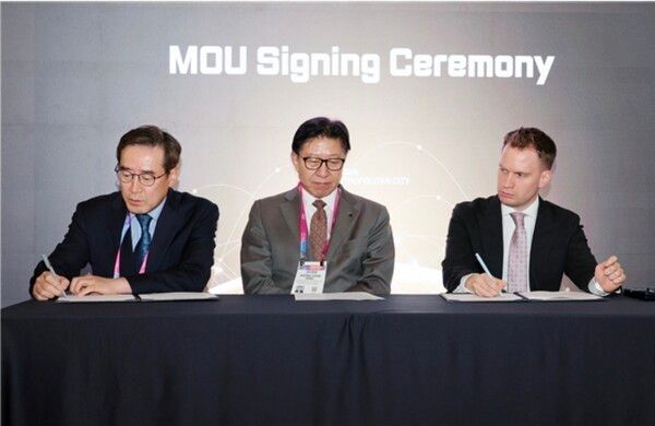 (좌측부터) 부산경제진흥원장 송복철, 부산시장 박형준, 헝가리 수출진흥청(HEPA) 부대표 Dr. Gábor Peter Artner. [부산시]