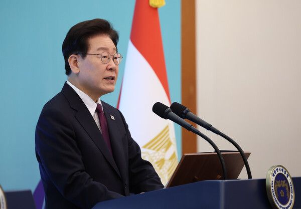이재명 대통령이 8일 청와대에서 열린 압델 파타 알시시 이집트 대통령과의 공동언론발표에서 발언하고 있다. [연합뉴스]