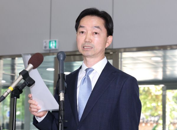 김지용 중대범죄수사청장 후보자가 2일 인사청문회 준비 사무실이 마련된 정부서울청사 창성동 별관에서 현안과 관련한 입장을 밝히고 있다. [연합뉴스]