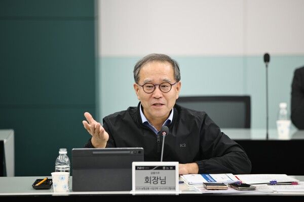 지난 27일 서울 서대문구 NH농협금융지주 본사에서 열린 ‘2026년 제2차 농협금융 사업전략·시너지 추진협의회’에서 이찬우 NH농협금융지주 회장이 회의를 주재하고 있다. [NH농협금융지주]