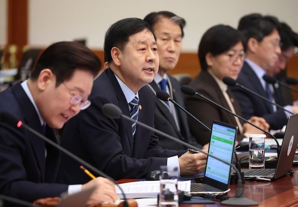 구윤철 부총리 겸 재정경제부 장관이 10일 청와대에서 열린 국무회의에서 발언하고 있다. [연합뉴스]