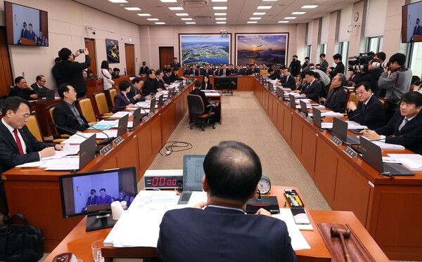 10일 국회에서 국회 국토교통위원회 전체 회의가 열리고 있다. [연합뉴스]