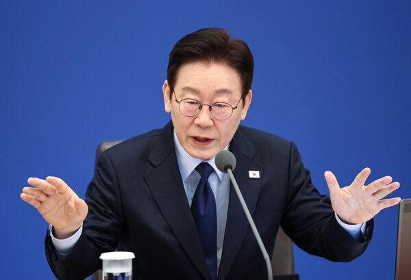 이재명 대통령이 10일 청와대에서 열린 국무회의에서 발언하고 있다. [연합뉴스]